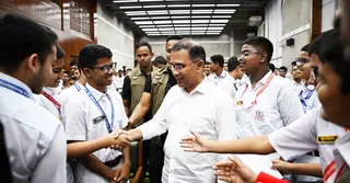 সংসদ ভবন নিয়মিত পরিদর্শন ও অধিবেশন দেখেছেন শিক্ষার্থীরা